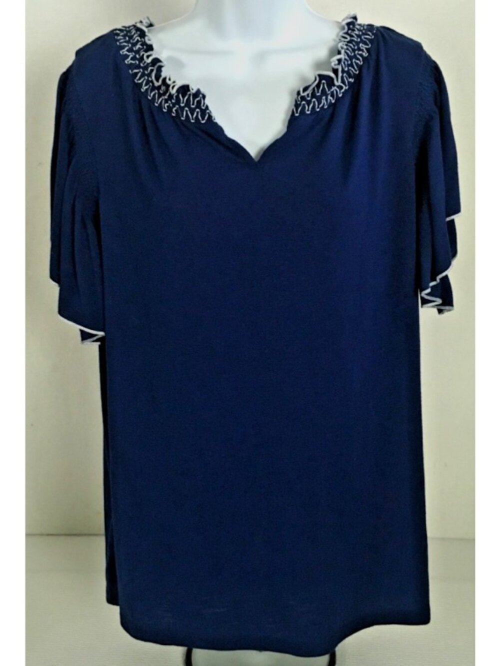 St Johns Bay Top Size 1X Dark Navy Blue White Ruffle V neck Short Sleeves